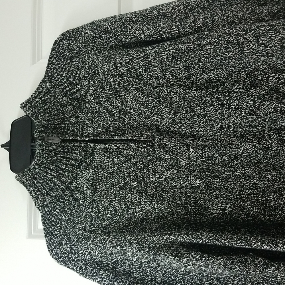 BLUE by Saks Fifth Avenue Sweater blk & wht. Sz. L